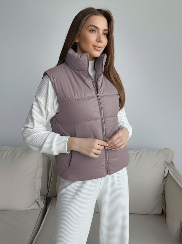 Жіночий жилет на синтепоні колір Фрезовий Жіночий жилет на синтепоні колір Фрезовий